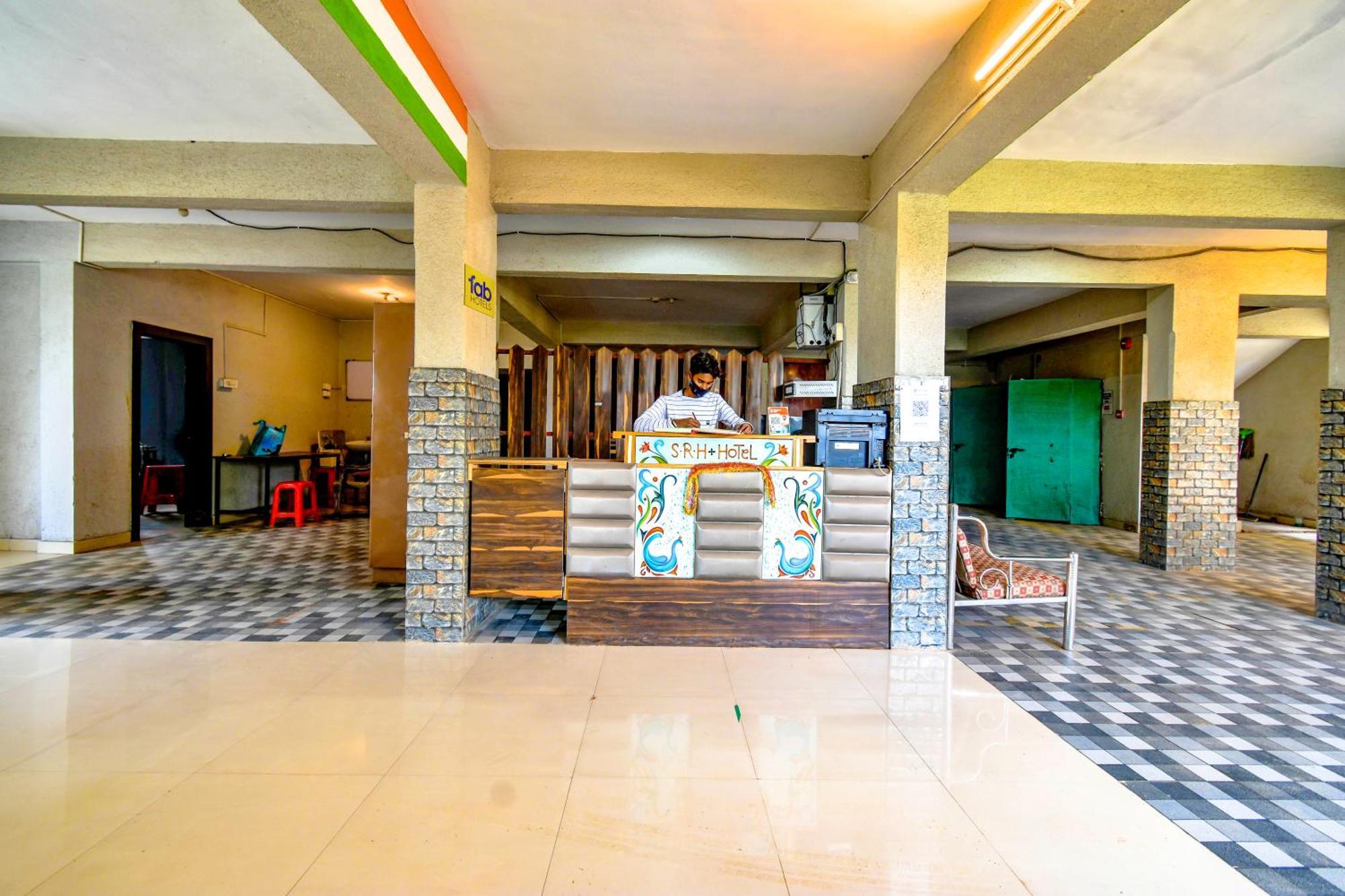 Fabexpress Srh - Nr Butterfly Park - Hinjawadi Hotel Buitenkant foto